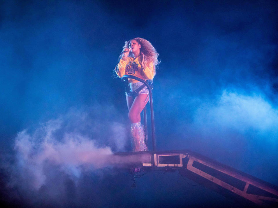 Coachella 2018: Beyoncé and Solange fall on stage during joint performance