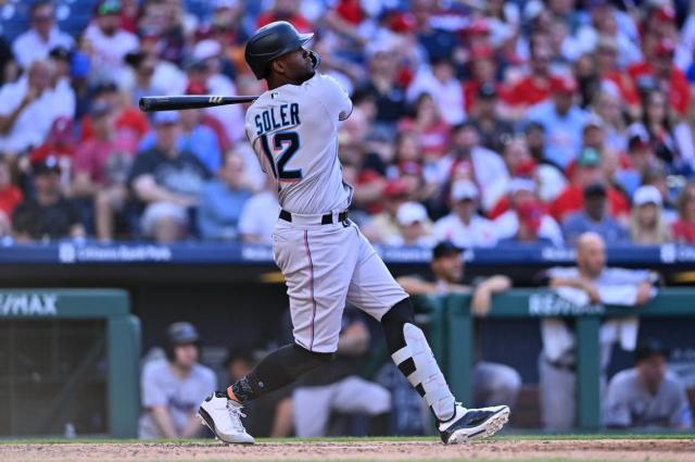 Soler homers, De La Cruz leads Marlins past Phillies 3-2