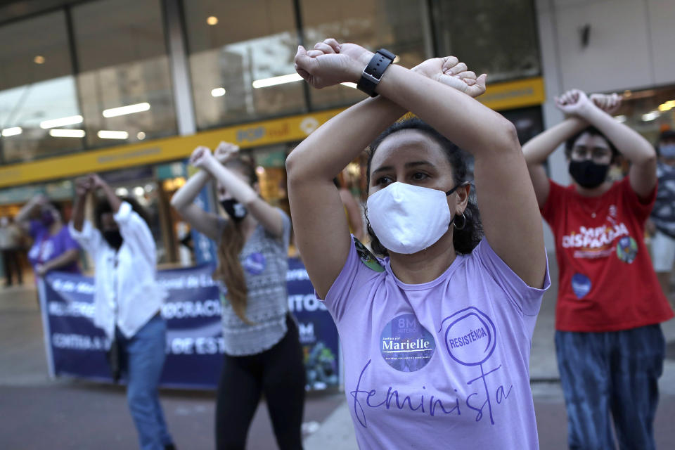 Image: Women wearing masks to curb the spread of the new coronavirus, participate in 