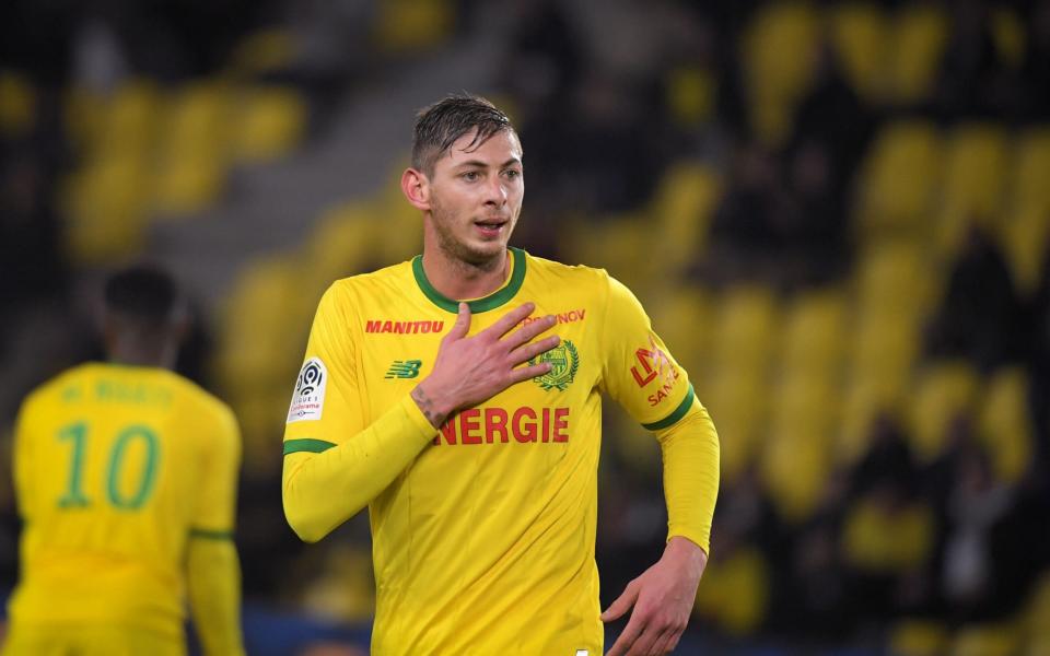 Emiliano Sala gestures during the French L1 football match between Nantes and Montpellier - LOIC VENANCE / AFP