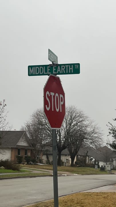 A few blocks in Shady Hollow in south Austin have “Lord of the Rings”-themed street signs | Andy Way/KXAN News