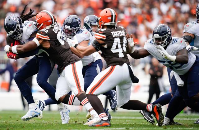 Cleveland Browns defense has Titans Derrick Henry locked down