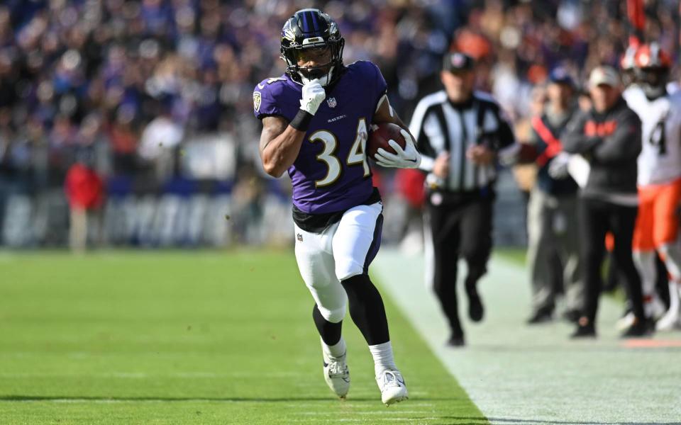 Nov 12, 2023; Baltimore, Maryland, USA; Baltimore Ravens running back <a class="link " href="https://sports.yahoo.com/nfl/players/40641" data-i13n="sec:content-canvas;subsec:anchor_text;elm:context_link" data-ylk="slk:Keaton Mitchell;sec:content-canvas;subsec:anchor_text;elm:context_link;itc:0">Keaton Mitchell</a> (34) rushes during the first half Cleveland Browns at M&T Bank Stadium. Mandatory Credit: Tommy Gilligan-USA TODAY Sports