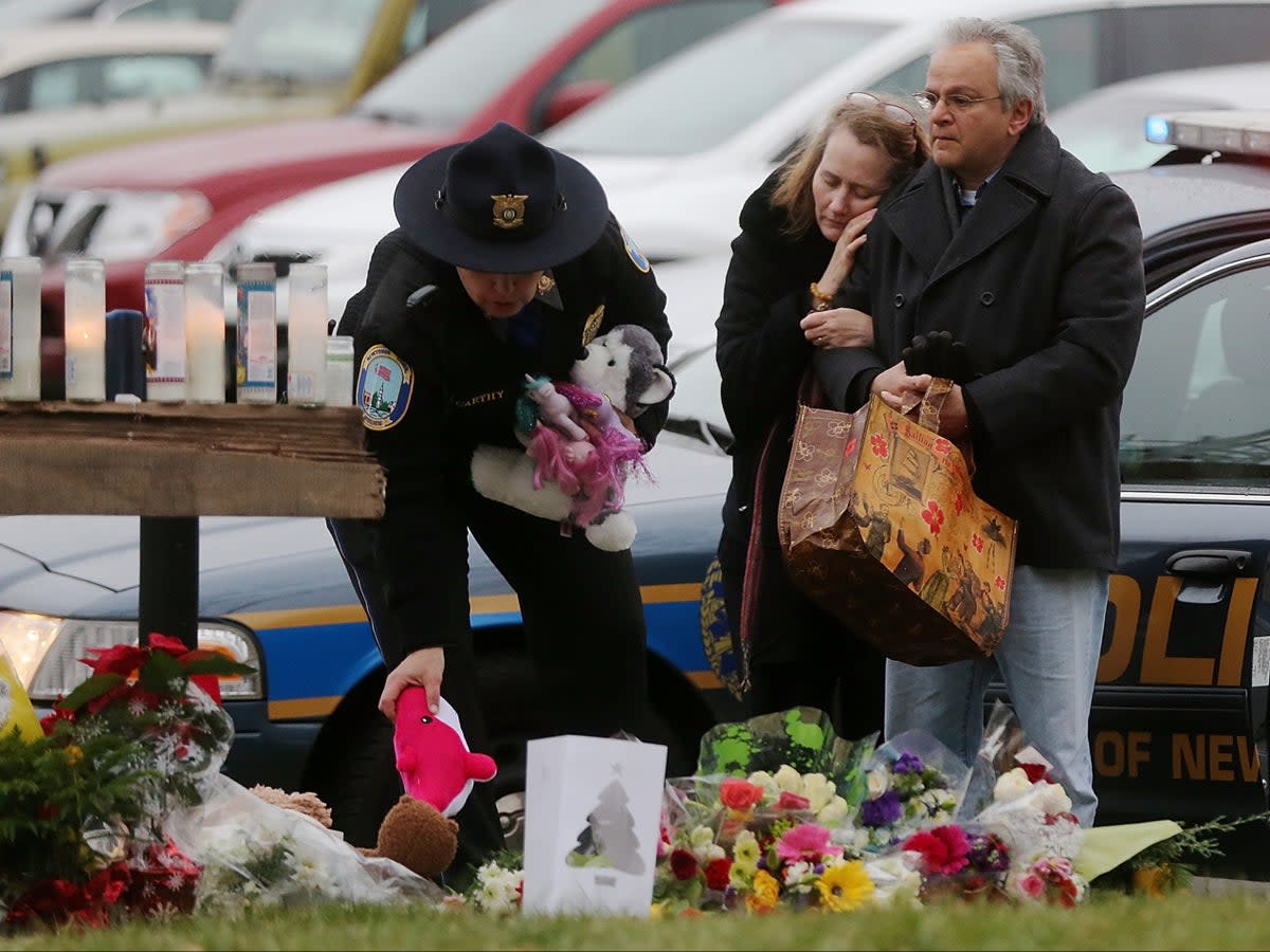 Mourners gather following the Sandy Hook school shooting (Getty Images)