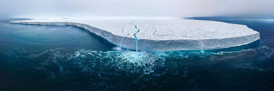 A panoramic photo of an ice cap