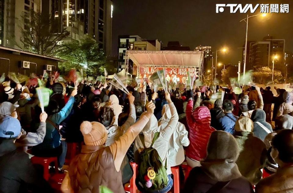 「跨年夜辦造勢」讓在地黨公職一度憂心不已，沒想到最後大爆場。（圖／曾聖凱臉書）