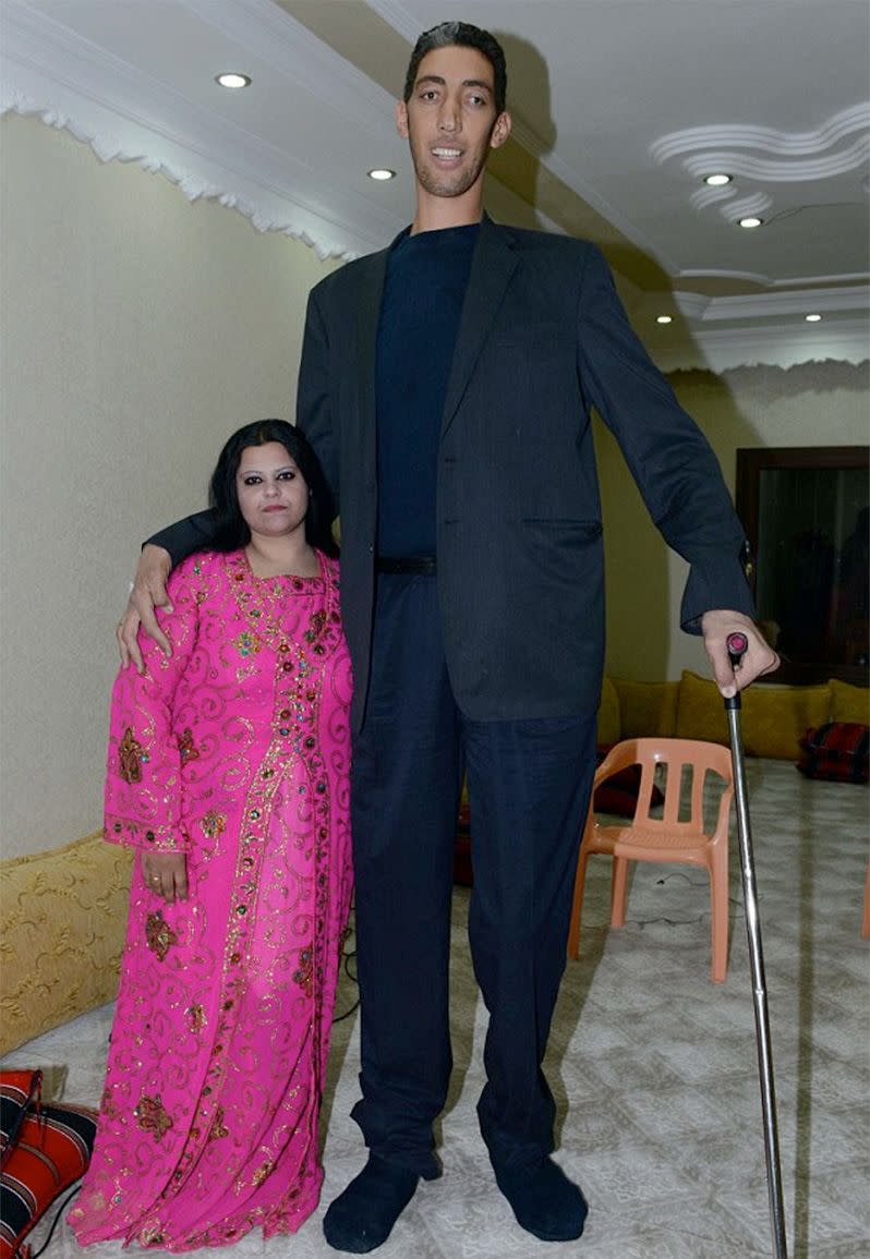 The world's tallest man, Sultan Kosen, and his fiancee, Merve Dibo. Photo: Getty.