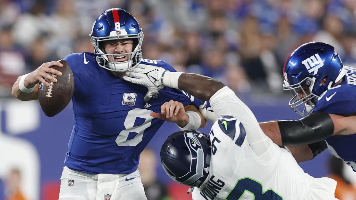 Giants lose 2 players to injury during 'tush push' play vs. Seahawks