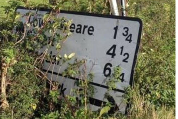 The fallen road sign in Tarnock