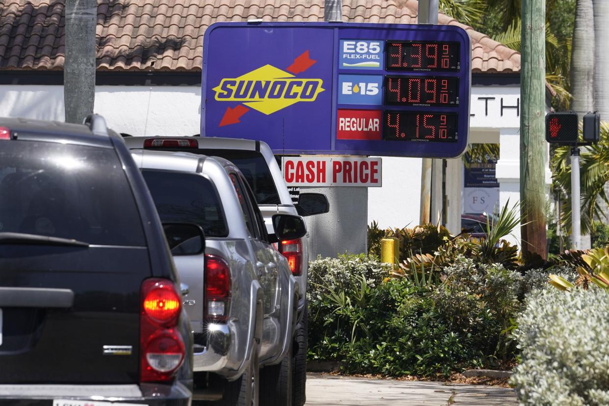 Cars line up at a Sunoco gas station Florida.
