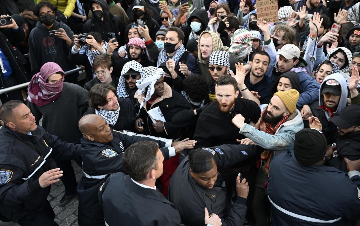 Clashes break out between the police and students of City College of New York