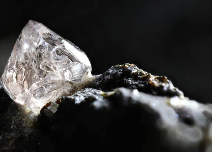 Em Urano e Netuno, est&#xe1; chovendo diamantes