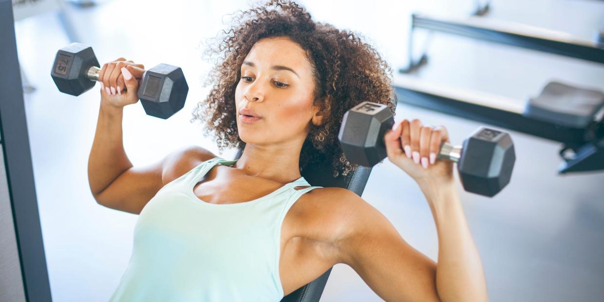 women lifting weights