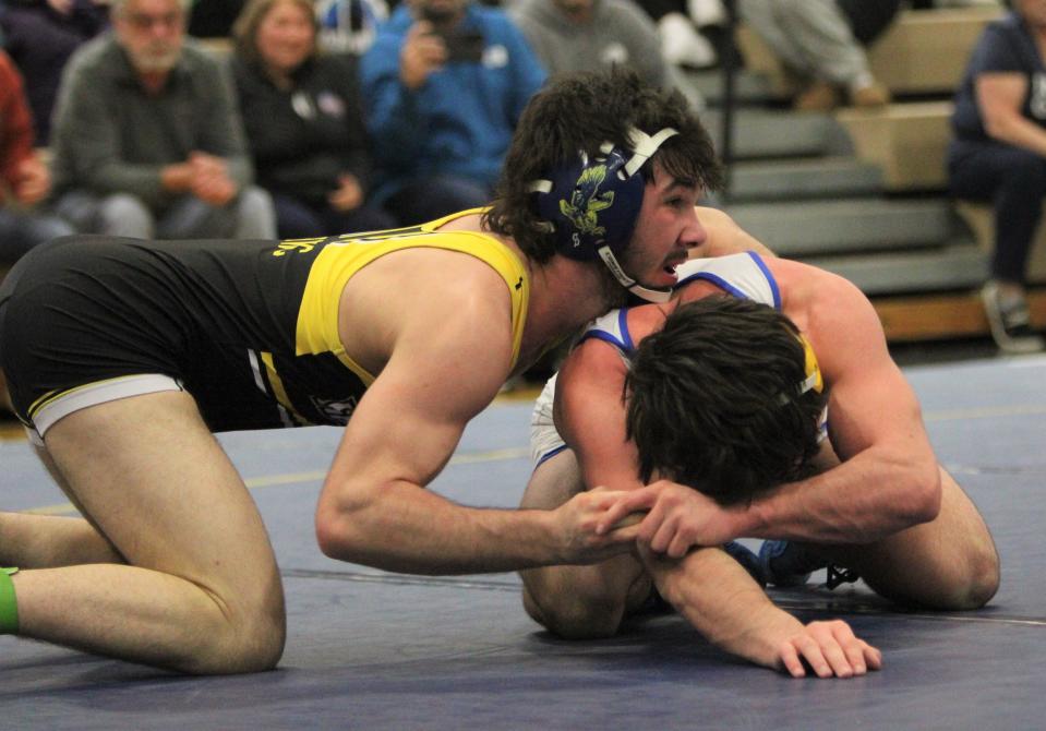 Hartland's Gabe Cappellano (left) wrestles Midland's Cole Schelb in the 150-pound championship match at the Division 1 individual wrestling regional tournament Saturday, Feb. 18, 2023 at Hartland.