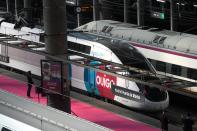 <p>España ha vivido un momento histórico este 7 de mayo de 2021 con el primer trayecto entre Madrid y Barcelona en tren de Ouigo. (Photo by PIERRE-PHILIPPE MARCOU/AFP via Getty Images)</p> 