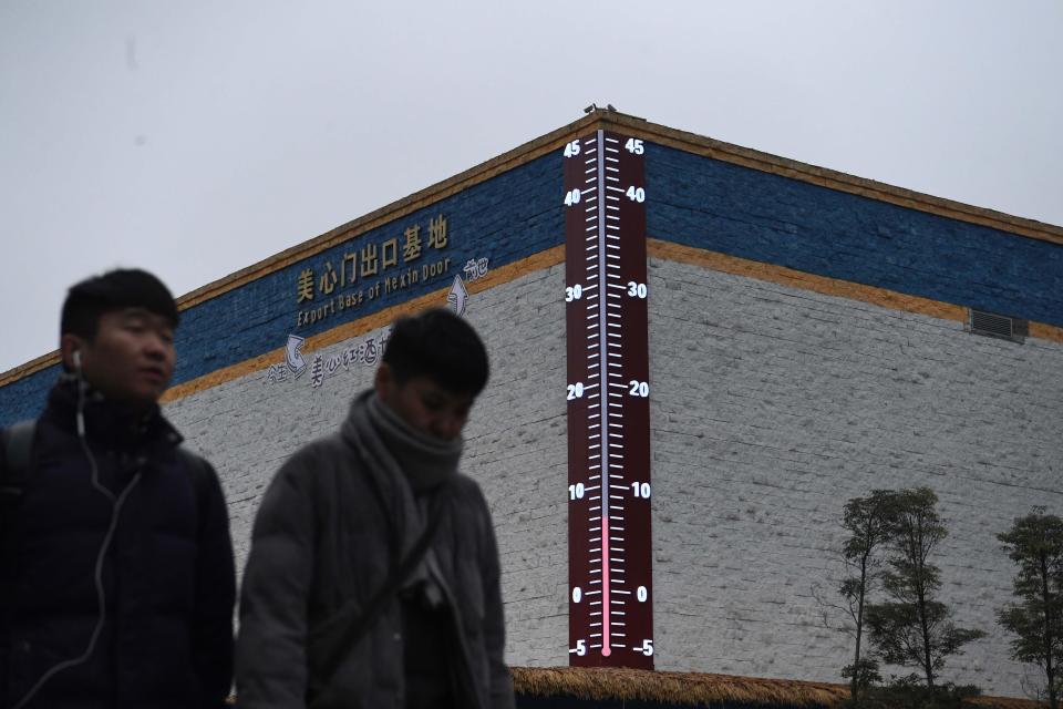 11-metre-high Thermometer In Chongqing