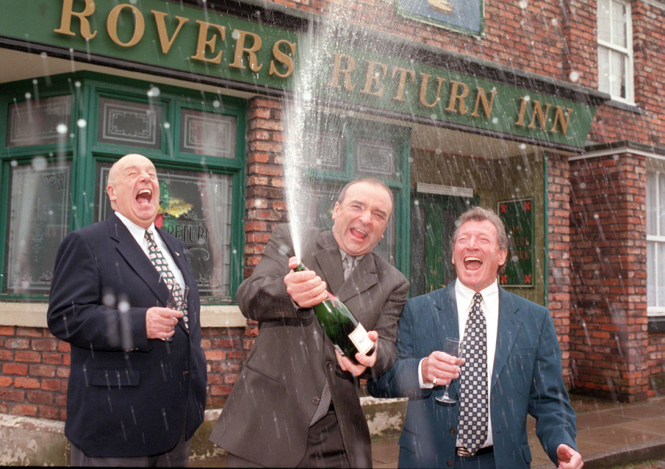 Savident pictured with co-stars John Bowe and Johnnie Briggs in 2000 outside the Rover’s Return (ITV / PUBLICITY PICTURE)