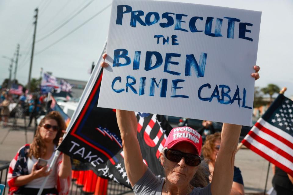 PHOTO: Supporters of former President Donald Trump stand outside of the Alto Lee Adams Sr. U.S. Courthouse as they await his arrival on Mar. 1, 2024, in Fort Pierce, Fla.  (Joe Raedle/Getty Images)