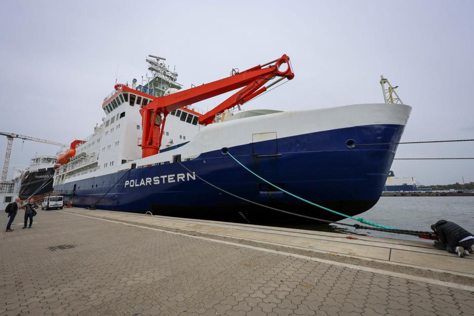 Mit dem Forschungsschiff "Polarstern" untersuchten 54 Wissenschaftler die Folgen des Klimawandels in der Arktis. - Copyright: picture alliance/dpa | Focke Strangmann