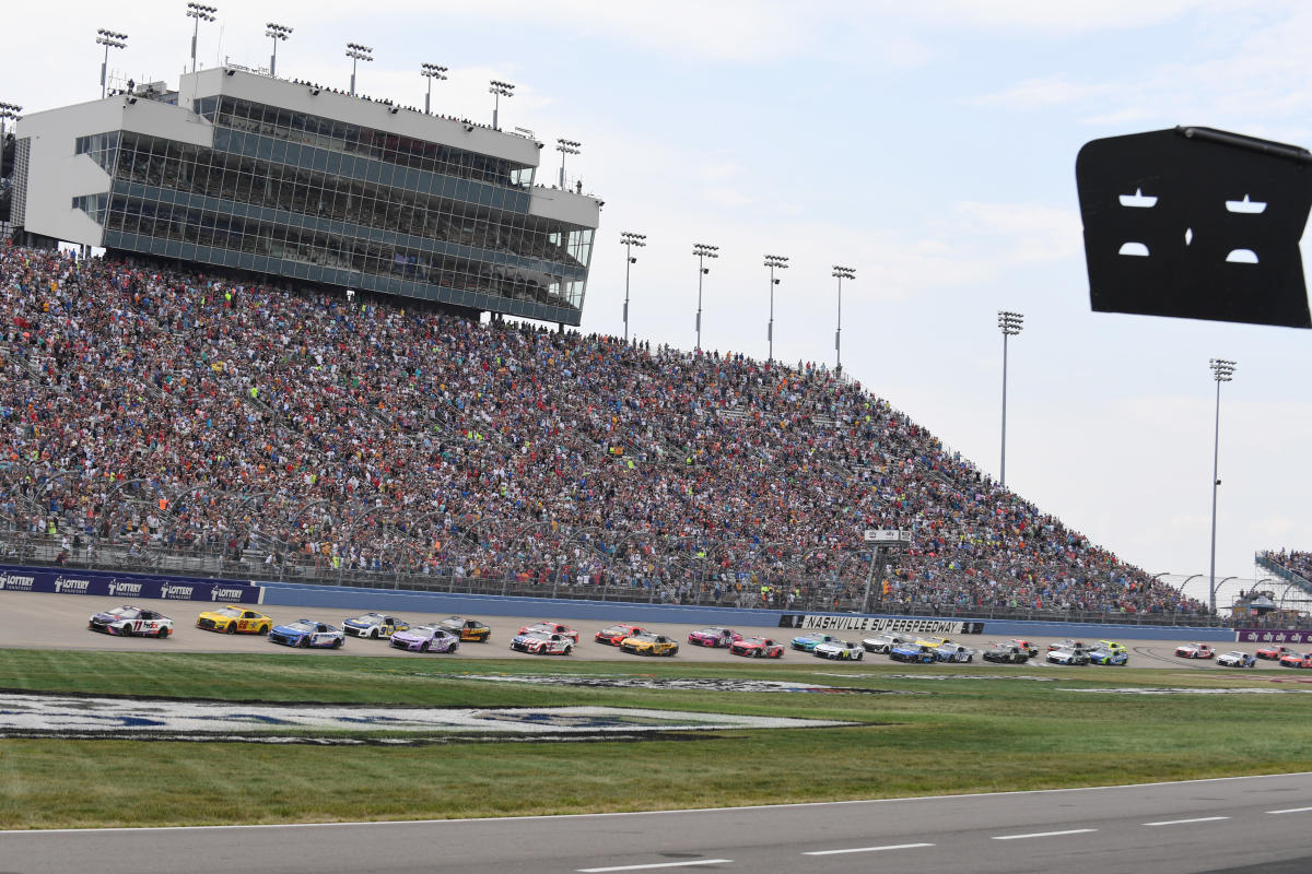 Ross Chastain mengambil posisi terdepan di Nashville Superspeedway untuk Ally 400