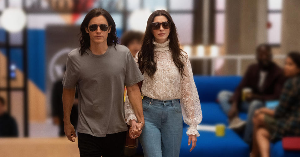 Adam Neumann (Jared Leto) and Rebekah Neumann (Anne Hathaway) in WeCrashed. Picture: Apple TV+