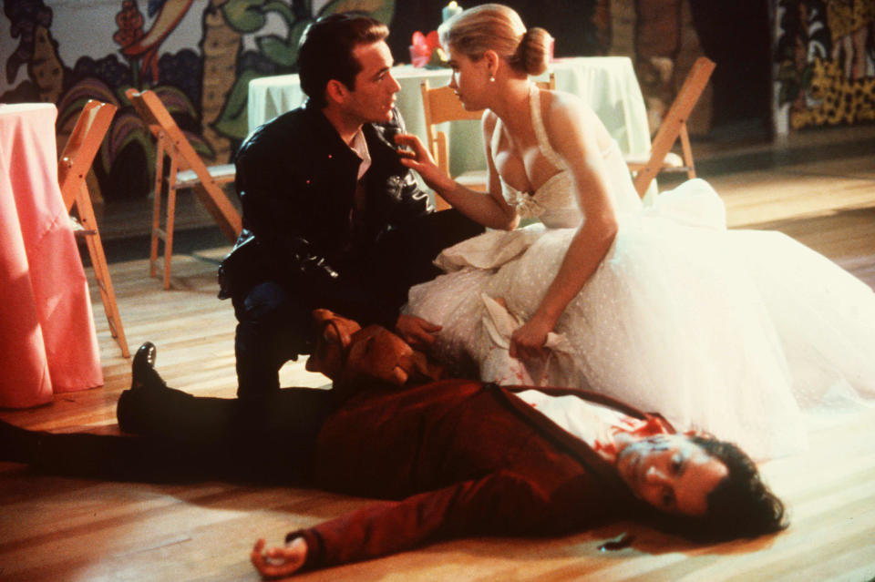 Editorial use only. No book cover usage.Mandatory Credit: Photo by Ron Phillips/20th Century Fox/Kobal/REX/Shutterstock (5879352g)Luke Perry, Kristy SwansonBuffy The Vampire Slayer - 1992Director: Fran Rubel Kuzui20th Century FoxUSAScene StillHorrorBuffy, tueuse de vampires