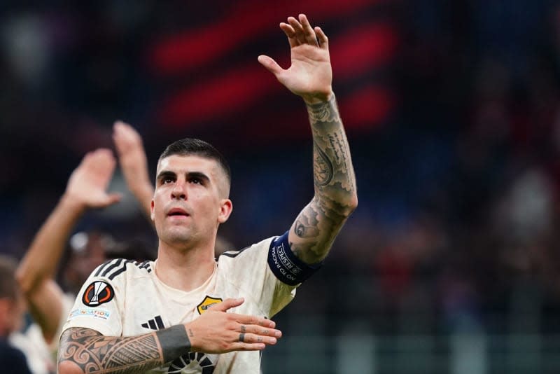 AS Roma's Gianluca Mancini celeberate scoring his side's first goal of the game during the UEFA Europa League soccer quarter-final first leg soccer match between AC Milan and AS Roma at the San Siro Stadium. Spada/LaPresse via ZUMA Press/dpa