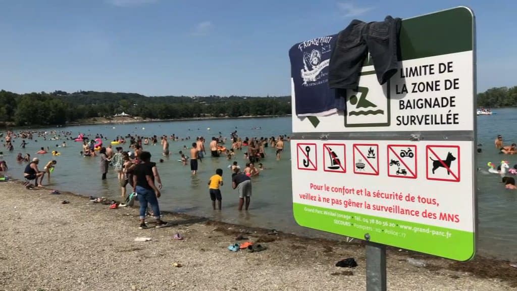 Un panneau d'avertissement au parc de Miribel-Jonage - BFM Lyon