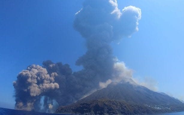 The eruption on Stromboli sent a huge plume of ash and smoke into the sky - Twitter