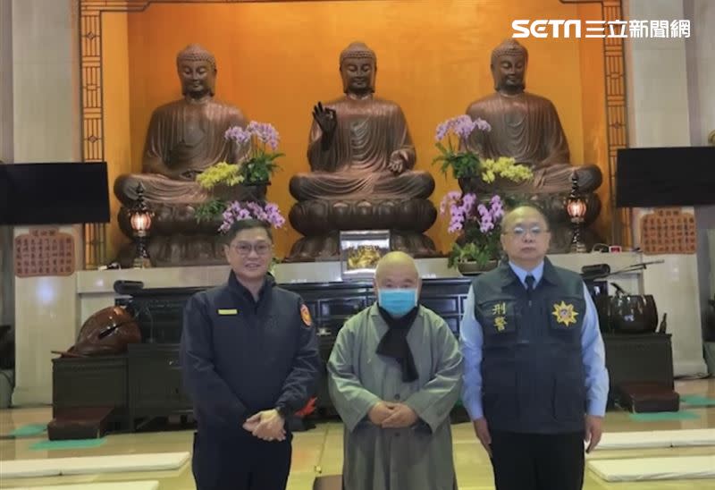 土城識詐宣導團走入寺廟，盼結合民間宗教的力量進行識詐宣導。（圖／翻攝畫面）