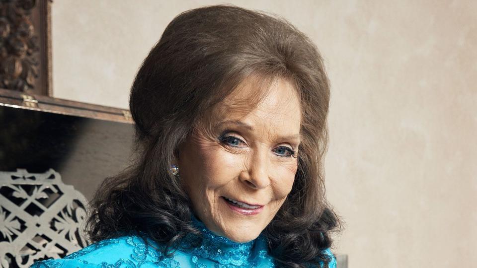 loretta-lynn-2000