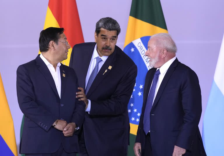 Los presidentes Luis Arce, Nicolás Maduro y Luiz Inacio Lula da Silva, en Brasilia. (AP/Andre Penner)