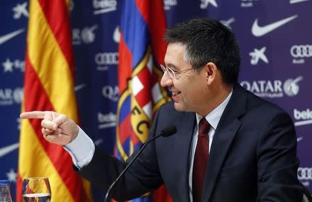 Barcelona's President Josep Maria Bartomeu attends a news conference at Camp Nou stadium in Barcelona January 7, 2015. REUTERS/Albert Gea