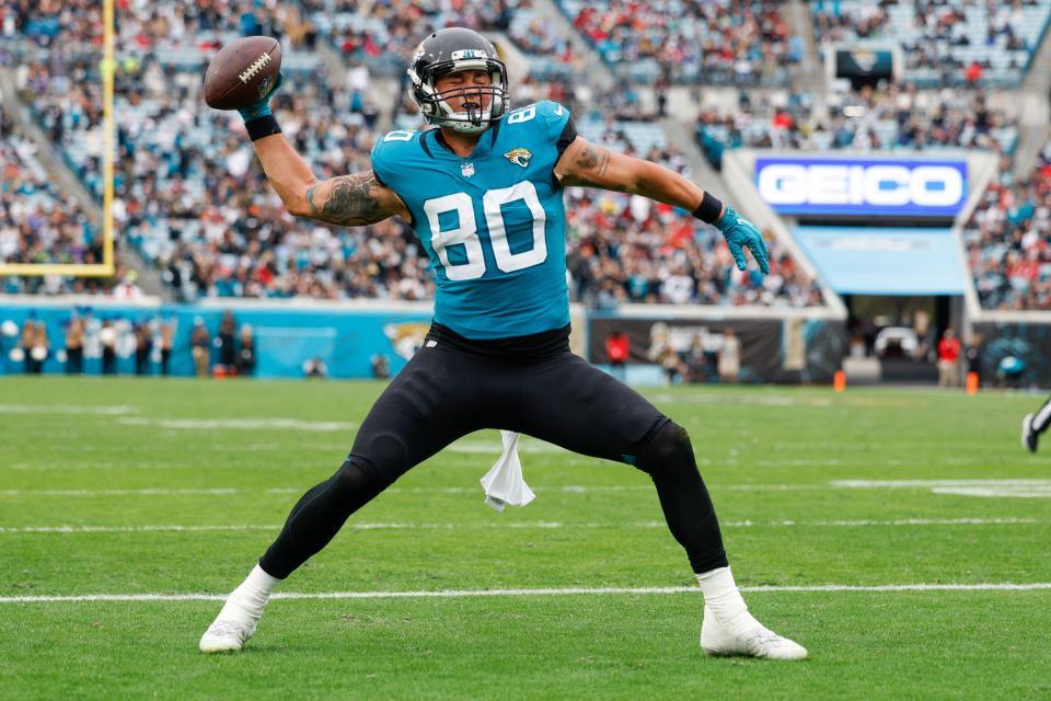 Jaguars tight end James O'Shaughnessy (80) celebrates after scoring on a two-point conversion in the second half.