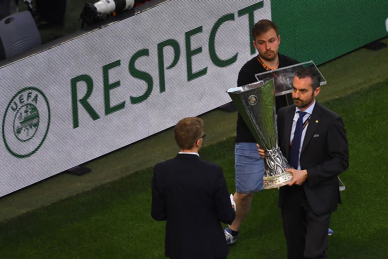 El trofeo de la Europa League ya está en el Puskas Arena