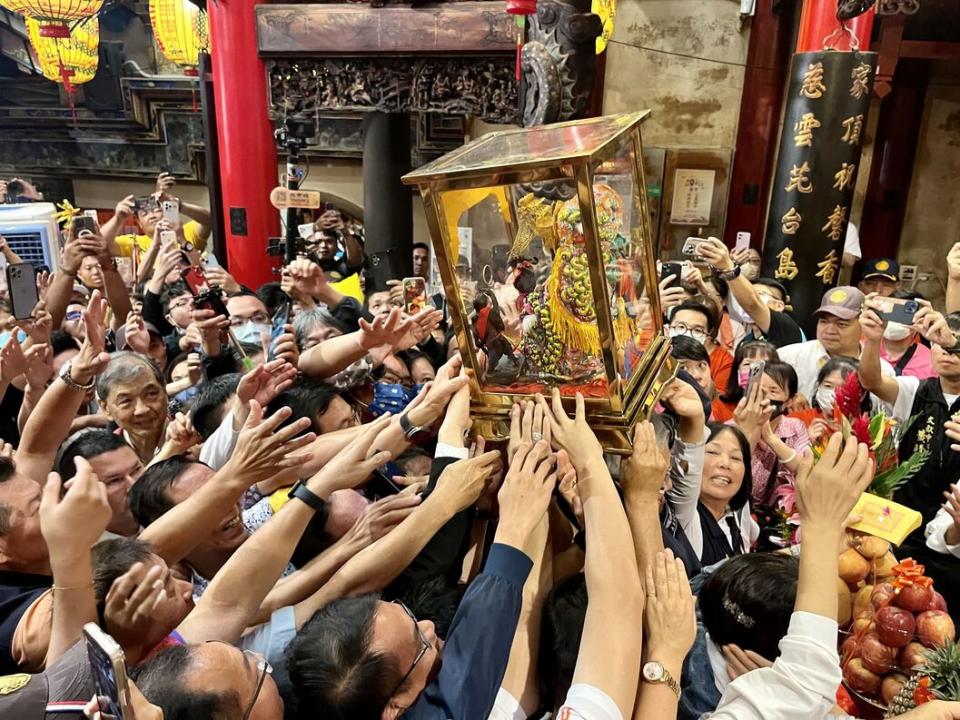 大甲鎮瀾宮媽祖回鑾 信徒朝聖，萬人空巷。圖/嘉義縣政府提供