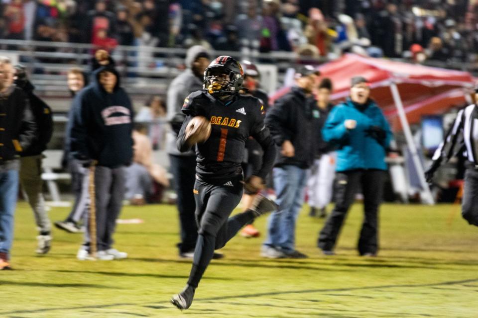 New Bern Bears running back Aronne Herring runs for a touchdown against Durham Jordan in the third round of the NCHSAA 4A state football playoffs.