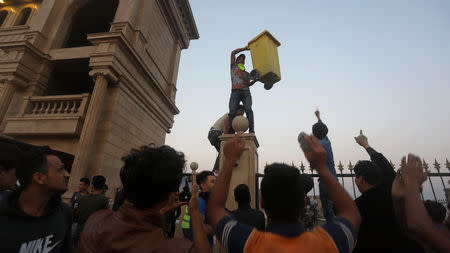 Iraqi demonstrators gather during an anti-government protest in front of the Governorate building in Basra, Iraq December 14, 2018. REUTERS/Essam al-Sudani