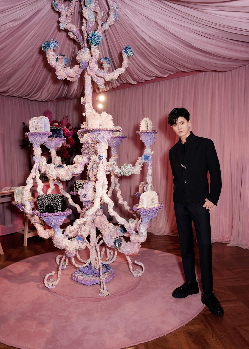 Roger Vivier brand ambassador Allen Ren poses next to the Viv’ Choc Piece Unique installation.