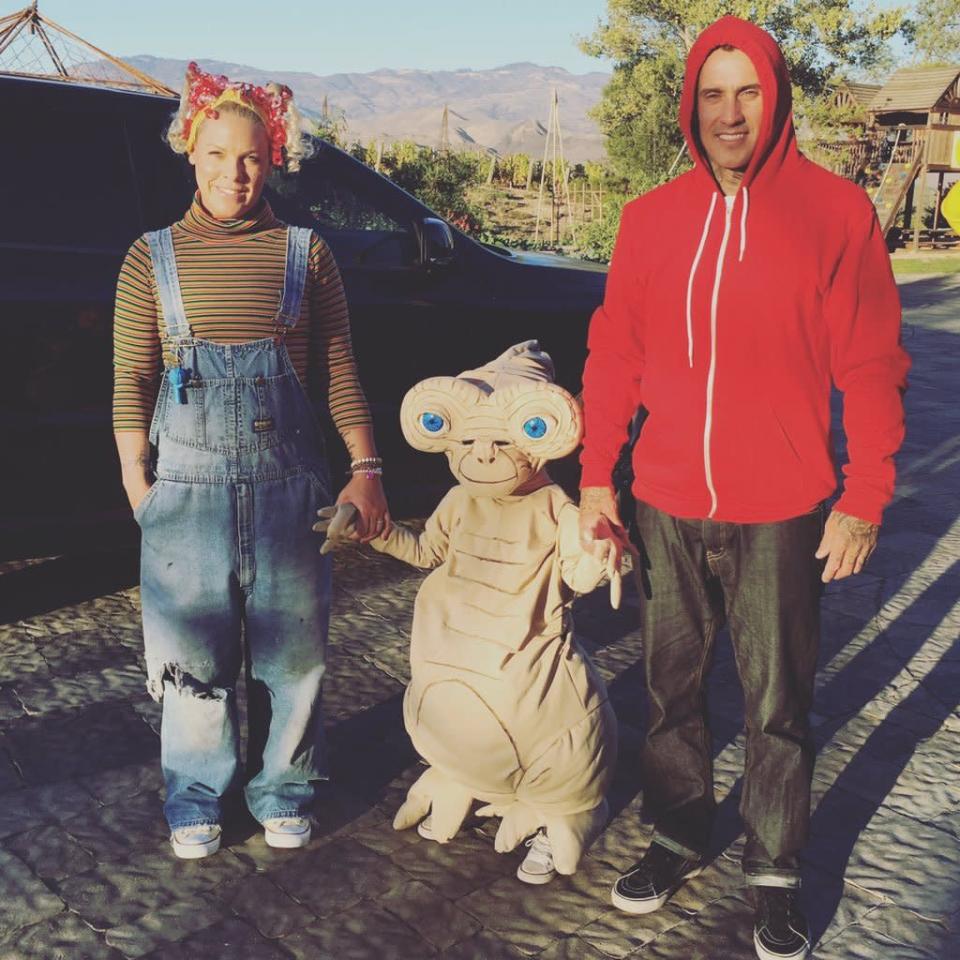 Pink, Carey Hart, and their daughter Willow were ready to phone home this Halloween. (Twitter)