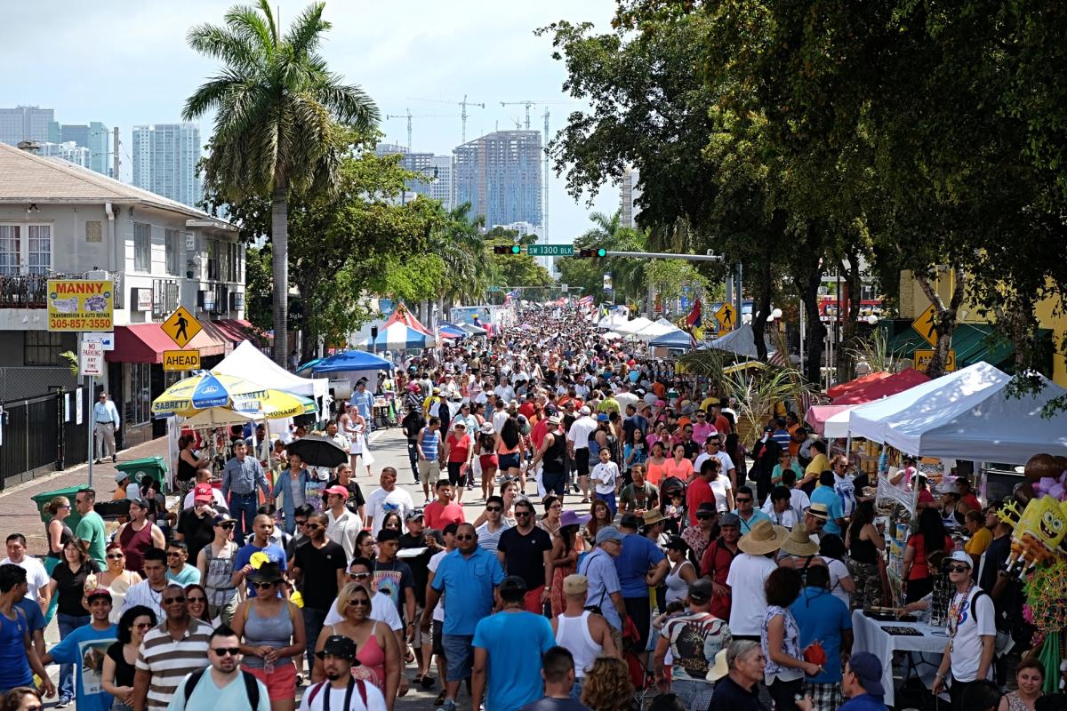 El Carnaval de la Calle Ocho de Miami vuelve a mostrar su ritmo latino