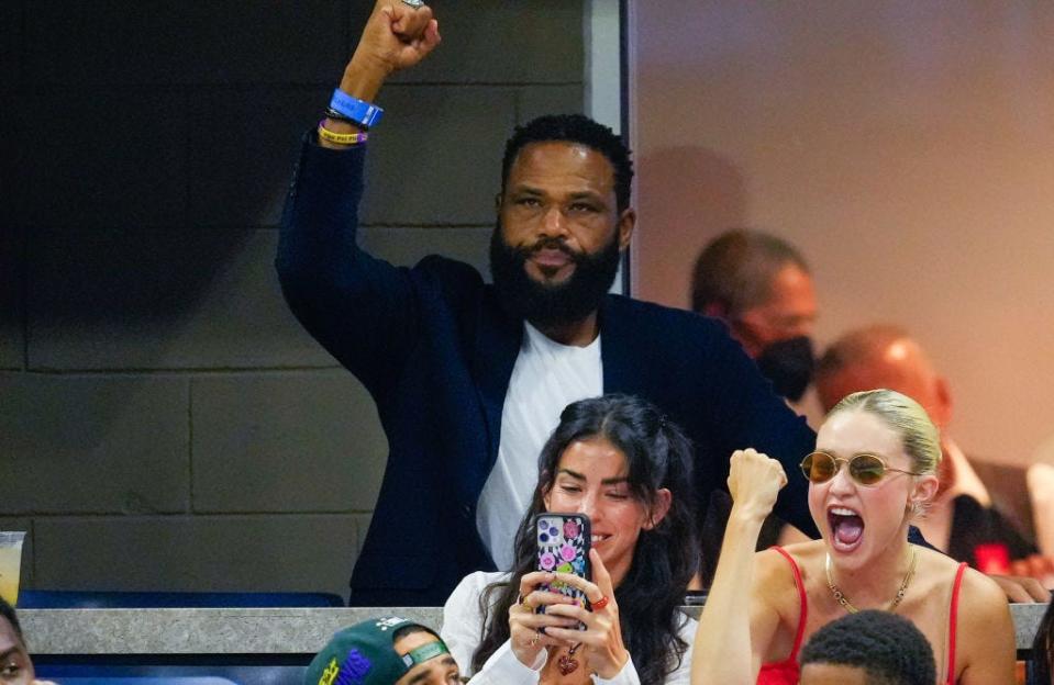 Anthony Anderson cheers on Serena Williams at the US Open