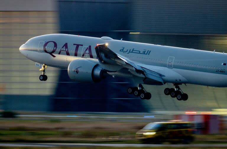 Un avión de Qatar Airways aterriza en el aeropuerto de Fráncfort, Alemania, el 25 de septiembre de 2023.