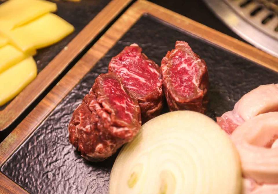 chingu dining - hanging tender steak