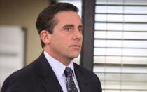 <p>Er sieht hier eigentlich ganz seriös aus, ist aber der größte Hallodri bei "The Office": Michael Scott (Steve Carell), Manager bei der Papiergroßhandels-Firma Dunder Mifflin Inc. in Scranton, Pennsylvania. Er ist das Pendant zu Ricky Gervais' Figur David Brent aus der britischen "The Office"-Vorlage, hält sich selbst für einen großartigen Entertainer und pflegt einen sehr eigenwilligen Führungsstil ... (Bild: Turbine Medien)</p> 