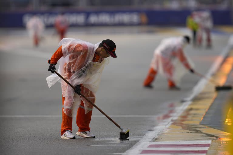 El agua fue protagonista el sábado en las últimas prácticas y en la clasificación, sobre piso húmedo, en el Gran Premio de Singapur de F1.