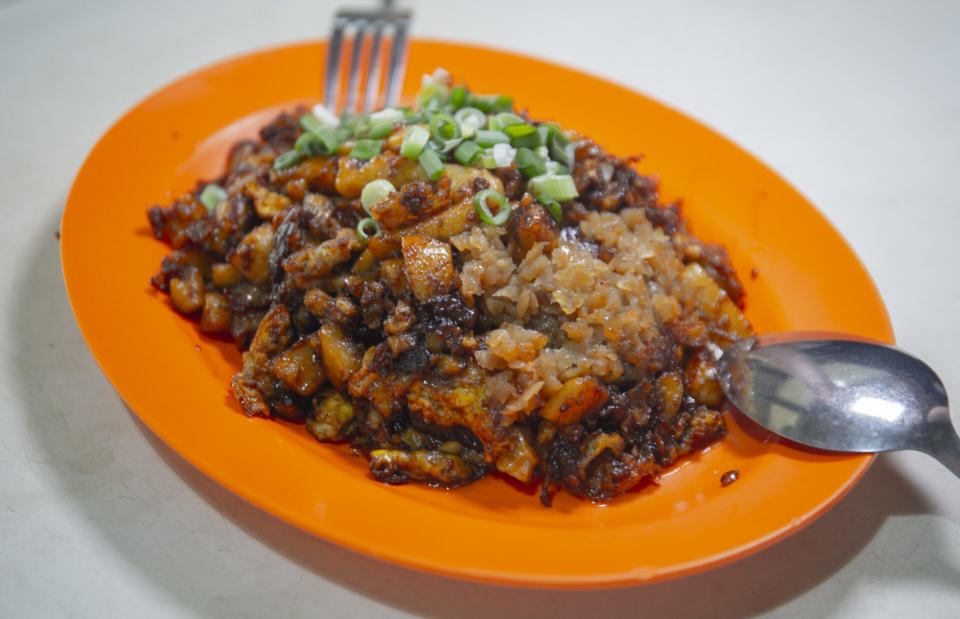 Yuhua Market & Hawker Centre - Carrot cake