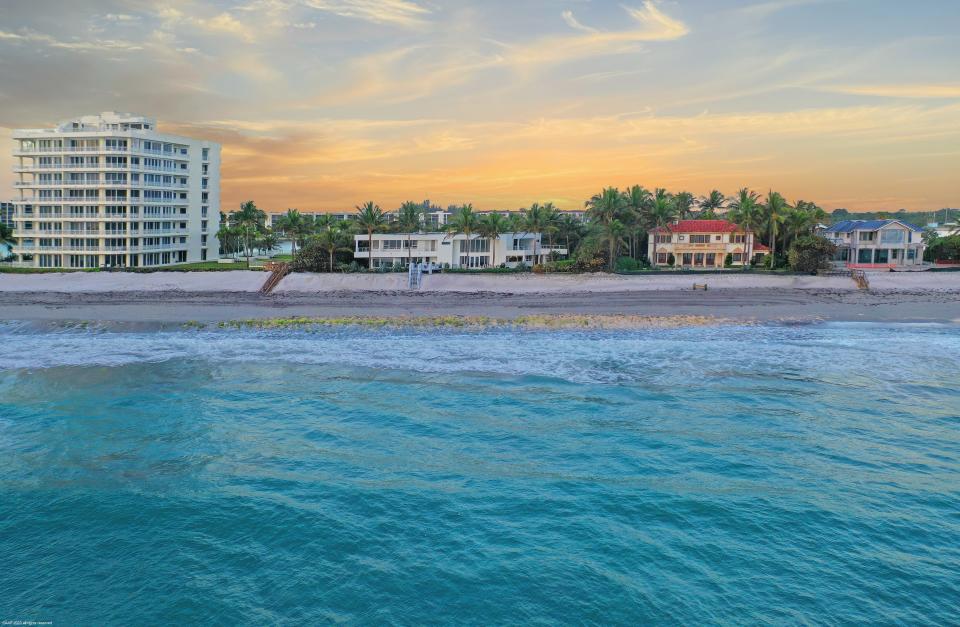 Water view of Jupiter Island, Florida.