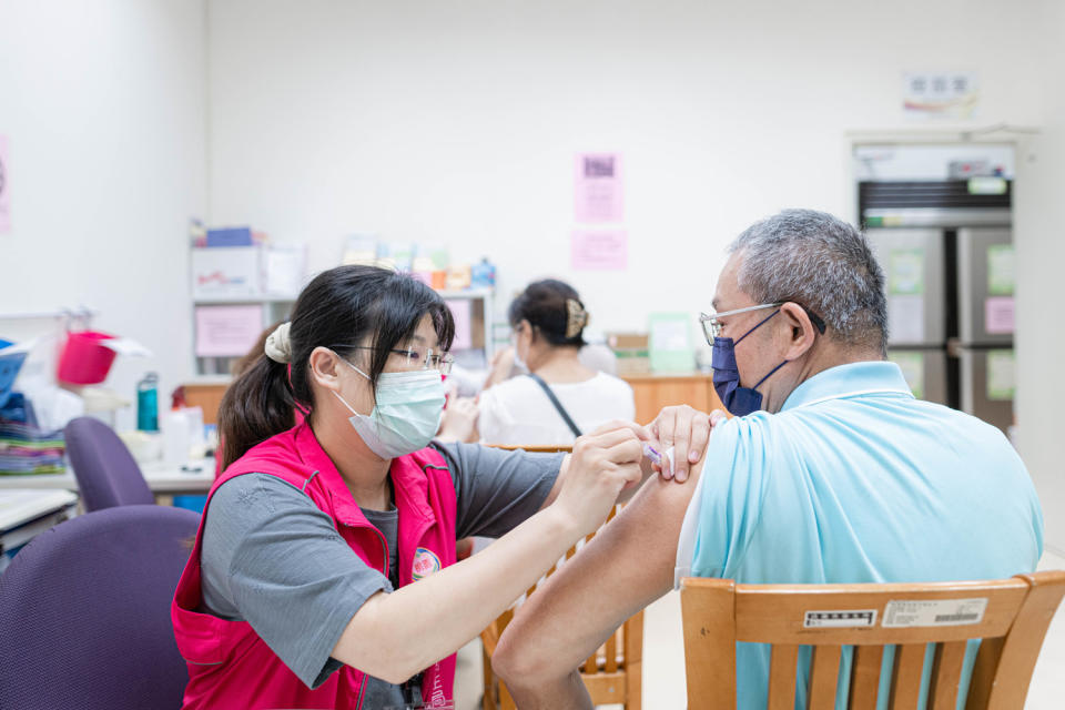 桃園市自即日起擴大開放全民接種市購流感疫苗，數量有限，還未接種民眾請把握機會儘速接種疫苗。   圖：桃園市政府／提供（資料照）