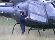 <p>Tom Cruise touches down at The Richmond Golf Club in London over the weekend to grab a bite to eat at the clubhouse. </p>